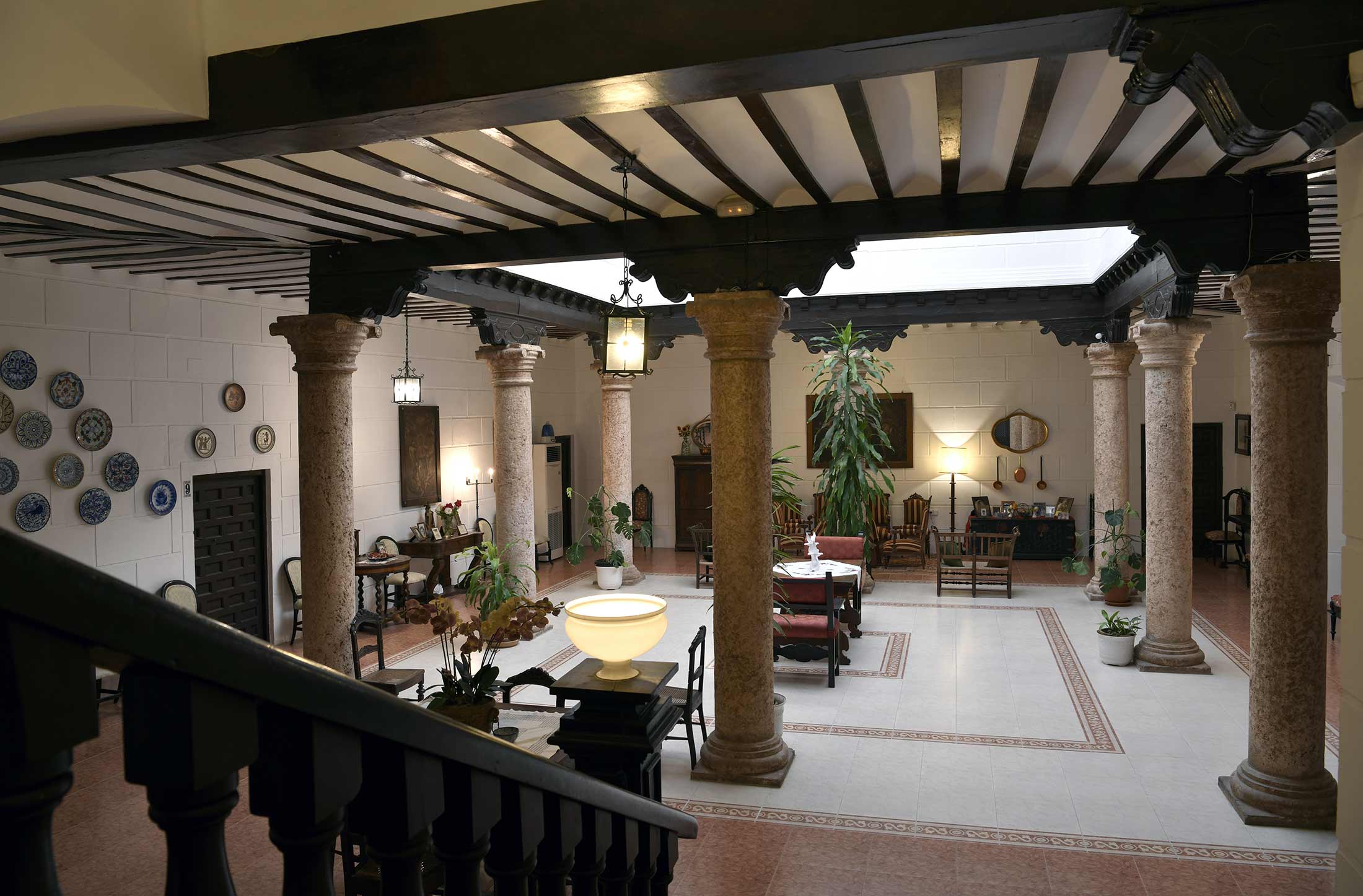 Claustro Casa rural palacio Los Acacio